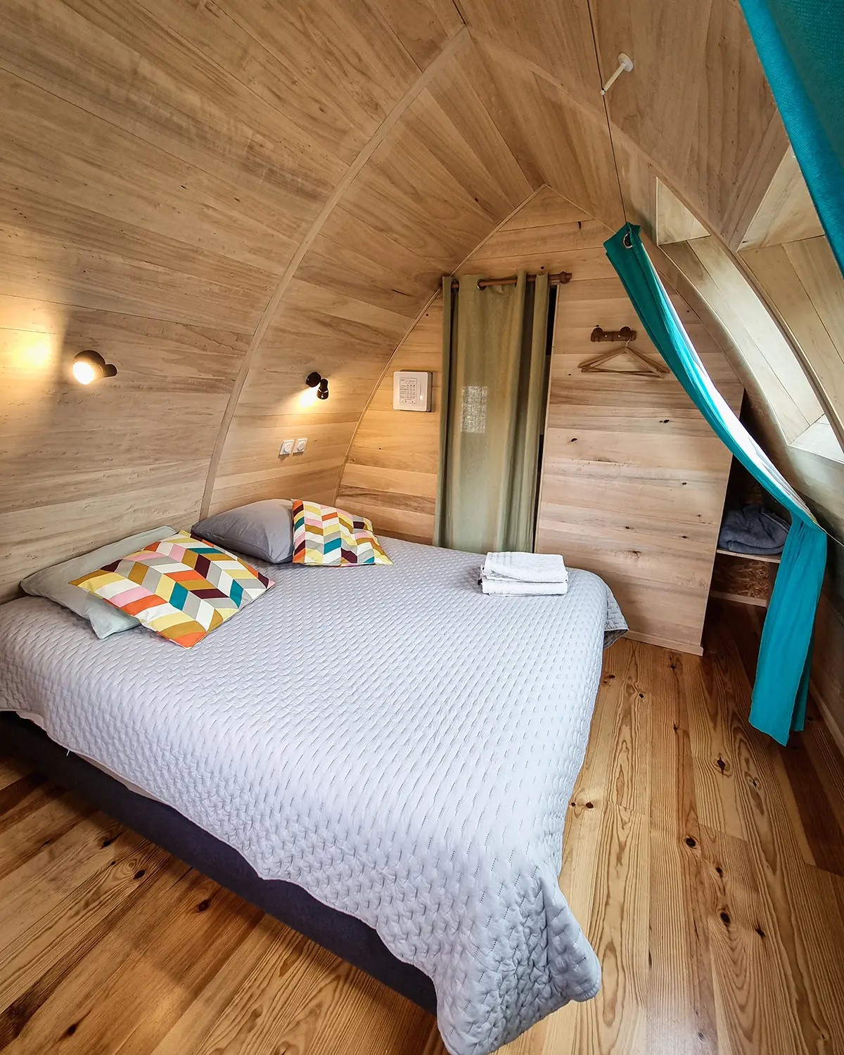 lit double hébergement insolite