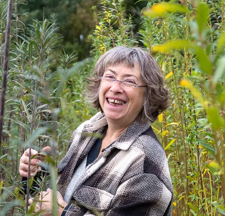 portrait d'Isabelle Maugis vannière et hôtesse de vos chambres d'hôtes dans le Lot.